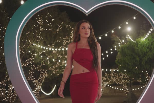 American bombshell Toni entering Love Island villa. 