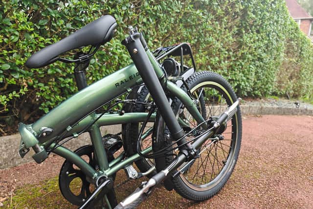 The Stowaway folds down neatly, and it's actually a bit simpler than the Brompton, because there are fewer steps