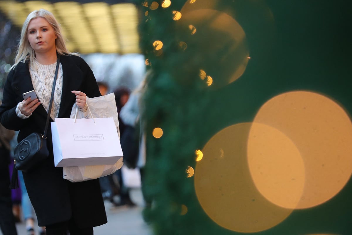 Christmas 2025: Is It Too Early to Start Saving? How to Save for Xm...