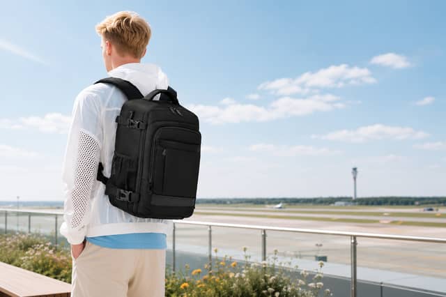 The KLOSTAIN travel backpack has been designed around easyJet cabin baggage dimensions.