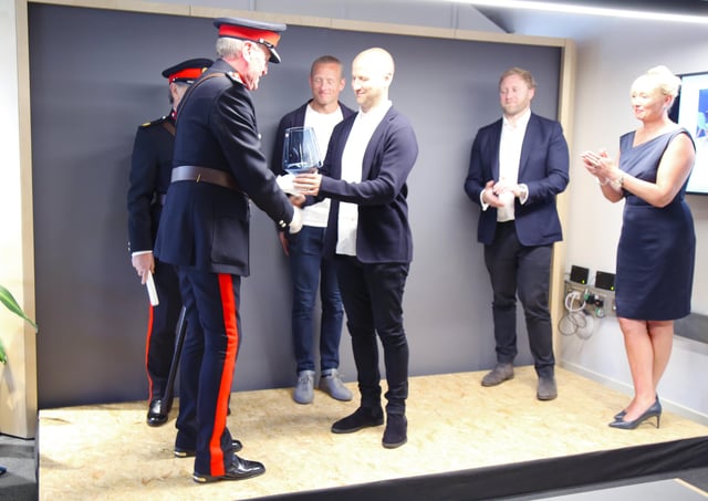 Naughtone’s Matt Welsh receives the award from David Kerfoot MBE. (S)