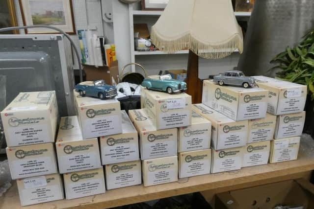21 Boxed Lansdowne model cars sold for £550.