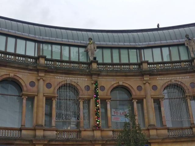 The lofty statues on the Victoria Shopping Centre have been given Harrogate Town hats and scarves ahead of Monday's FA Cup tie with Portsmouth.