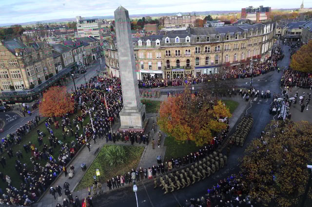 10th November 2019
Harrogate town centre Remembrance service at the war memorial, Harrogate
Pictured hugr crowds gather to watch the parade
Picture Gerard Binks