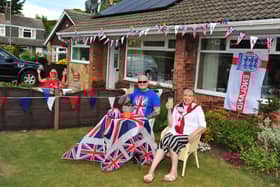 8th May 2020
VE Day Wetherby
Street party on Lacy Grove Wetherby
Pictured Tom and Elaine Smith with neighbours Maureene and Henry Gaddas
Picture Gerard Binks
