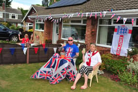 8th May 2020
VE Day Wetherby
Street party on Lacy Grove Wetherby
Pictured Tom and Elaine Smith with neighbours Maureene and Henry Gaddas
Picture Gerard Binks