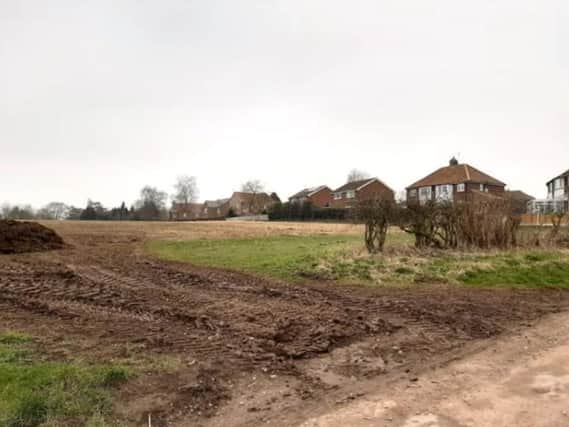 The finalised plans for 80 homes in Green Hammerton were narrowly voted through despite complaints from residents and local councillors.