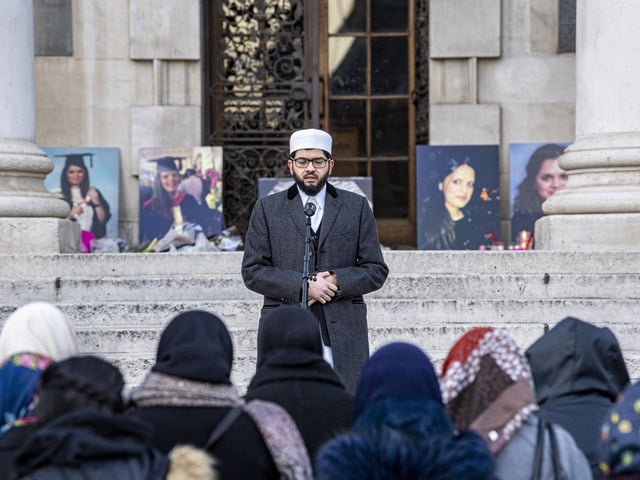 She told the YEP that "right from a child", Fawziyah was "an inspirational person".
"Today is the day her baby boy would have been due", Sue said. "She was four months pregnant.
"The news of her death came as a total shock to us all. Her parents are broken. It is so sad."