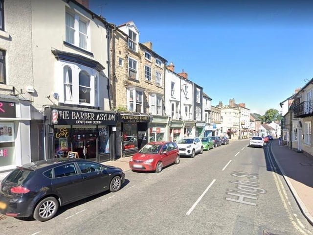 This neighbourhood had 848.2 Covid-19 cases per 100,000 people in the latest week, a decrease of 33.7% from the week before