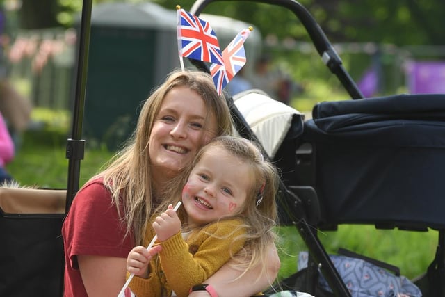 Gemma Kell and her daughter Elsie Kell-Summers (aged three) watch Trooping the Colour amongst the picnics