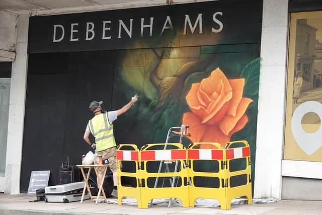Sam Porter from Mural Minded, was commissioned by Harrogate Business Improvement District (BID) to create the stunning mural at the former Debenhams department store.