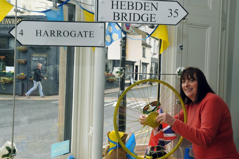 290416     Carole Ratcliffe Receptionist at  Samanatha Parker Opticians  in Knaresborough getting the window display ready as the town gears up for the arrival of stage one of the Tour De Yorkshire (GL1009/86f)