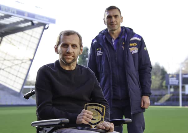 Leeds Rhinos's Director of Rugby Kevin Sinfield presents Rob Burrow with the Spirit of Super League award..