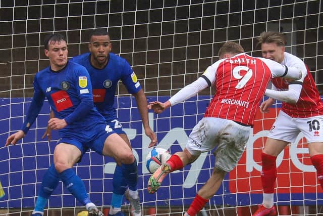 Sam Smith fires the Robins into a 2-1 lead.