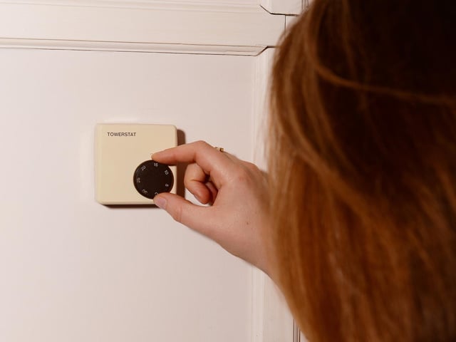 More than 9,000 households in Harrogate are struggling to pay their fuel bills, figures suggest.