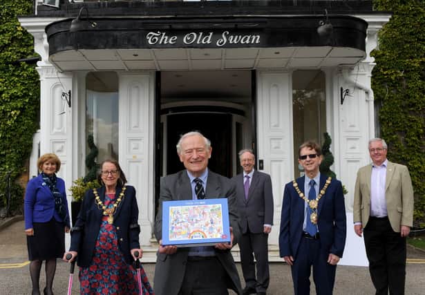 25th May 2021
Friends of Harrogate Hospital launch limited edition jigsaw at The Old Swan, Harrogate.
Pictured from left Angela Schofield, Moyoress Janet Chapman, Andy Wilkinson, Dr Albert Day, Mayor Trevor Chapman and John Fox.
Picture Gerard Binks