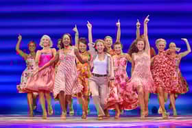 MAMMA MIA! 
UK Tour 2019/21

DONNA - SHARON SEXTON
TANYA - HELEN ANKER
ROSIE - NICKY SWIFT
SAM  - ROBERT FOWLER
BILL  - JAMIE KENNA
HARRY - DANIEL CROWDER
SOPHIE -EMMA MULLEN
SKY- TOBY MILES
ALI - MARIE FINLAYSON
LISA - MARIELLA MAZZILLI
PEPPER - JAMES WILLOUGHBY MOORE
EDDIE - EAMONN COX
F ALEXANDER - MATTHEW RONCHETTI