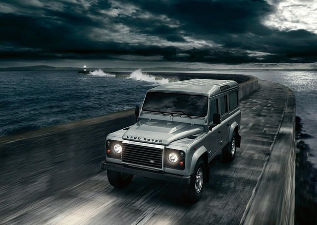 Landrover Defender.
