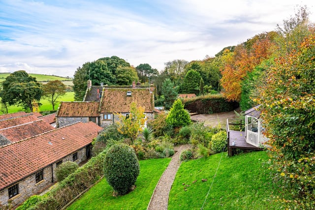 Lovely gardens and countryside surround the cottage/