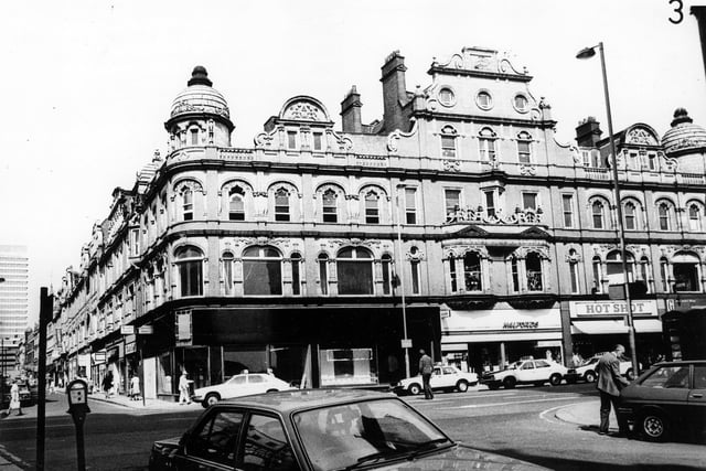 Vicar Lane seen from the junction with Ludgate Hill, foreground, in February 1982. Across Vicar Lane the junction with King Edward Street is visible.