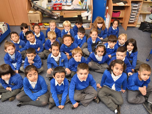 Queens Drive infants school reception classes  rec16 EMN-161123-182434009