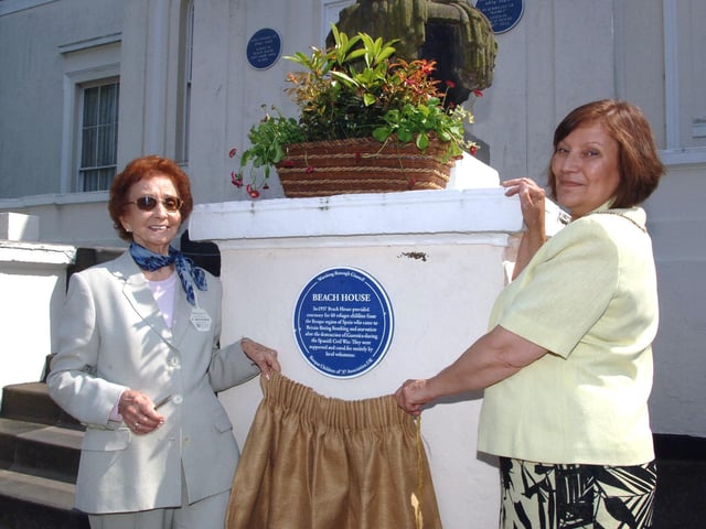 Christine Brown and Maria Teresa Grijalba unveiling the blue plaque for the 1937 Basque refugees at Beach House in May 2007. Picture: Gerald Thompson W21043H7