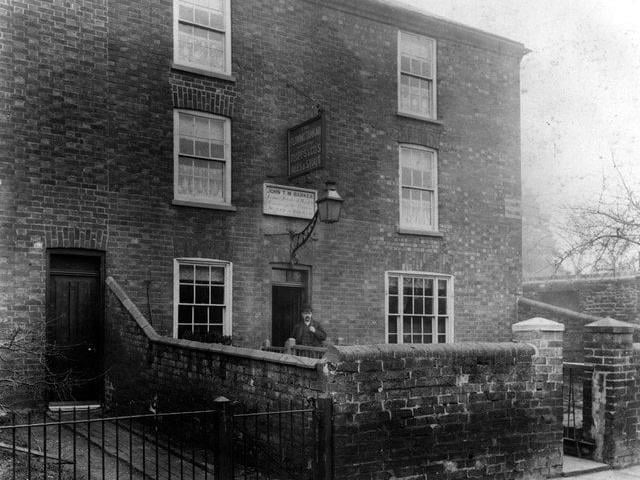 Dave said: "Another wonderful name. The Flowing Tankard was in the little known St John’s Terrace which is still there. It’s now smaller than it was but still leads off Swan Street (where the Premier Inn is) and used to run parallel along the back of Albion Place.
The Flowing Tankard was for sale in 1860, amongst the details there was mention that the place had been trading for twenty five years, which dates it to around 1835, although whether it had a ‘sign’ back then or was just an unnamed beer house, is unclear. 1860 is the earliest I have found for it though. It seemed to live a quiet little existence right through to 1906 when it was referred for compensation, of the 12 pubs closed at this time, it had the second smallest pay out of £215, probably accurately reflecting its status."