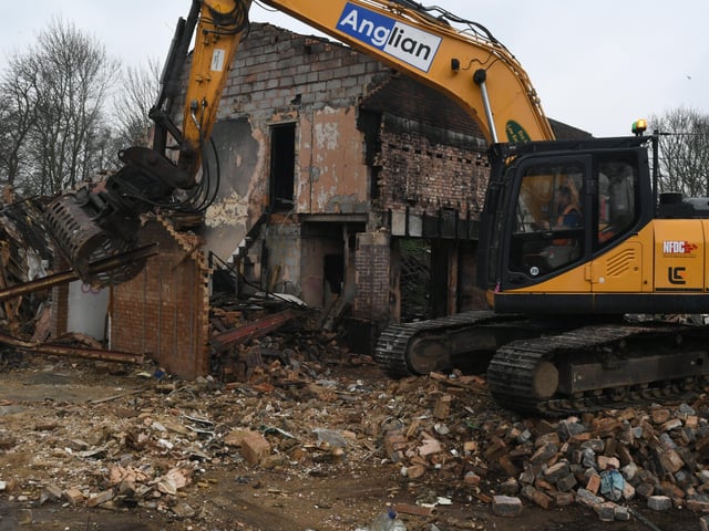 Demolition of the former Silver Jubilee pub at North Bretton by RG Carter Construction.