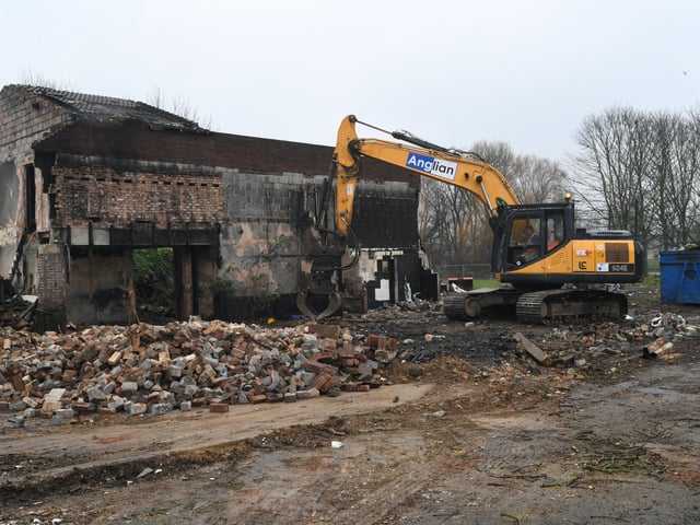 Demolition of the former Silver Jubilee pub at North Bretton by RG Carter Construction.