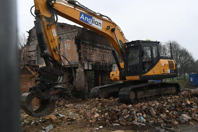 Demolition of the former Silver Jubilee pub at North Bretton by RG Carter Construction.