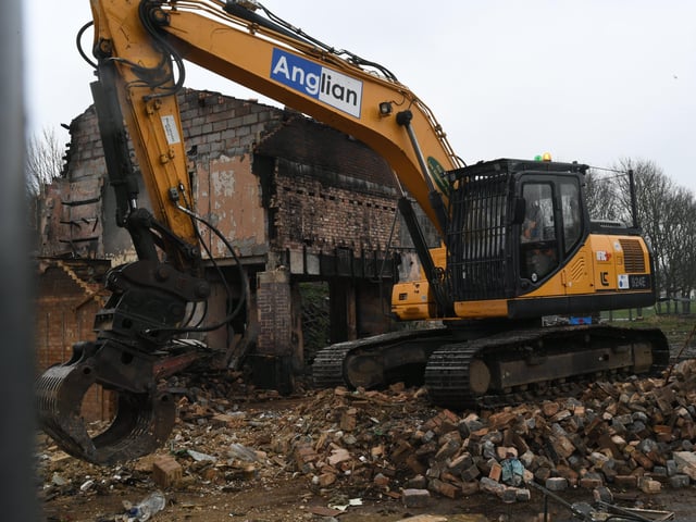 Demolition of the former Silver Jubilee pub at North Bretton by RG Carter Construction.