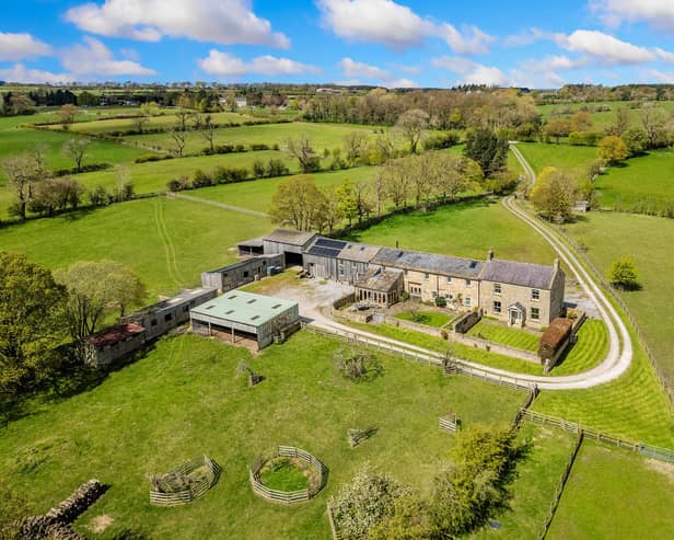 overview of the stunning lifestyle property within its rural surroundings.