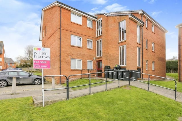 This two bedroom and one bathroom flat was sold for £132,000 on 16 September 2022
