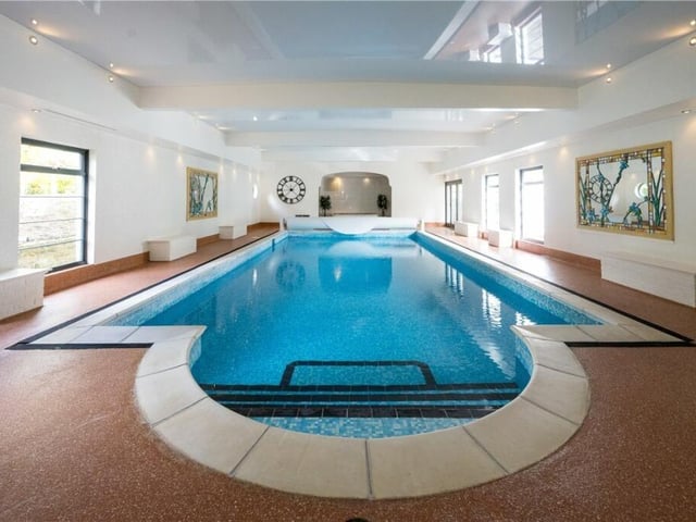 This spectacular pool is part of a luxurious leisure complex.