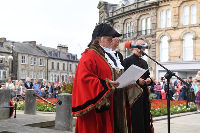 Harrogate Mayor, Coun Victoria Oldham reads the proclamation.