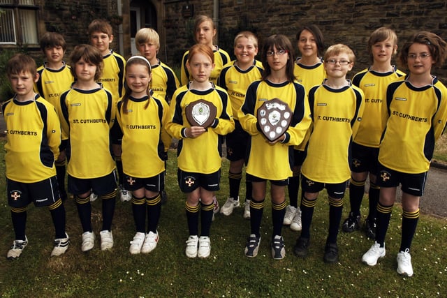 St Cuthbert's Church of England Primary School rounders and netball teams in 2009