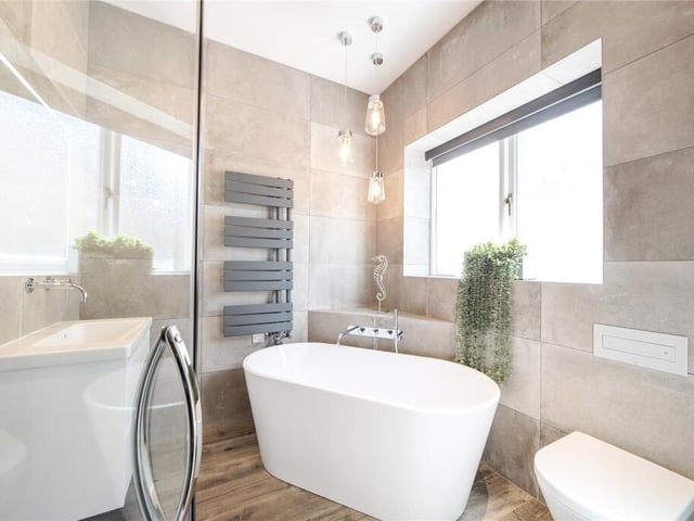 A contemporary en suite facility.
