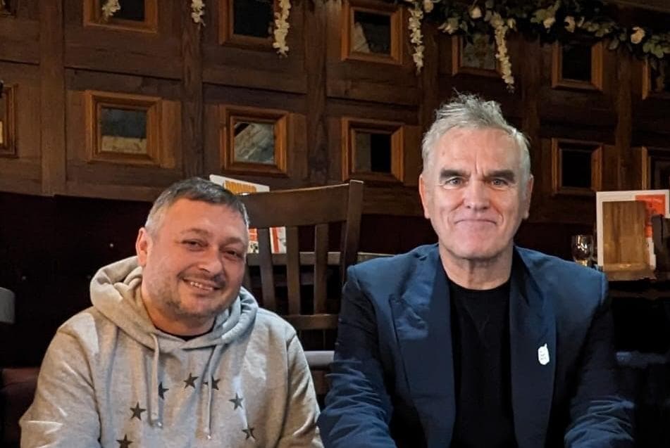 Indie music legend Morrissey proves to be a charming man in Harrogate pub surprise visit - Vimarsana News