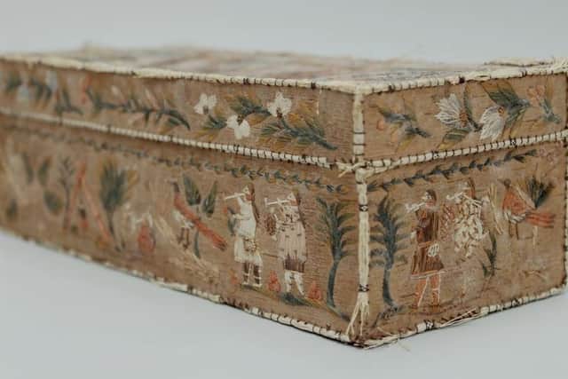 A Late 18th Century to early 19th Century Native American Birch Bark Box with Cover – estimate: £200-300