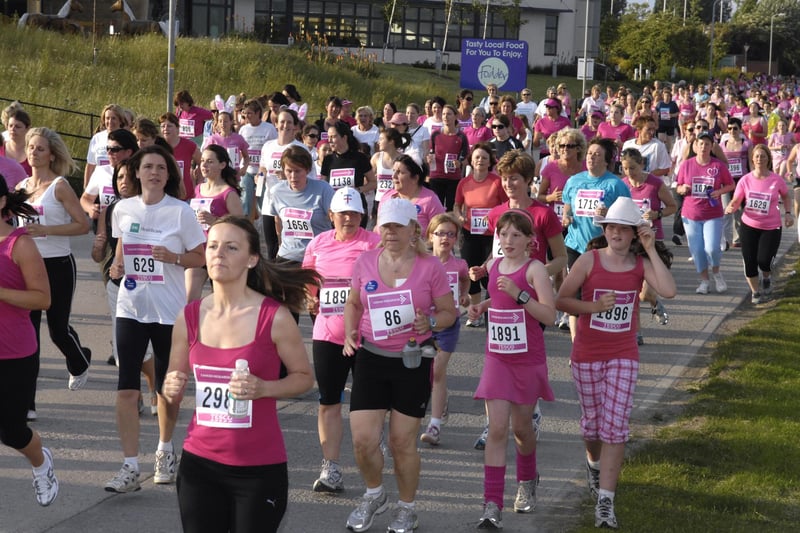 Hundreds of runners taking part in the Race for Life in Harrogate in 2010