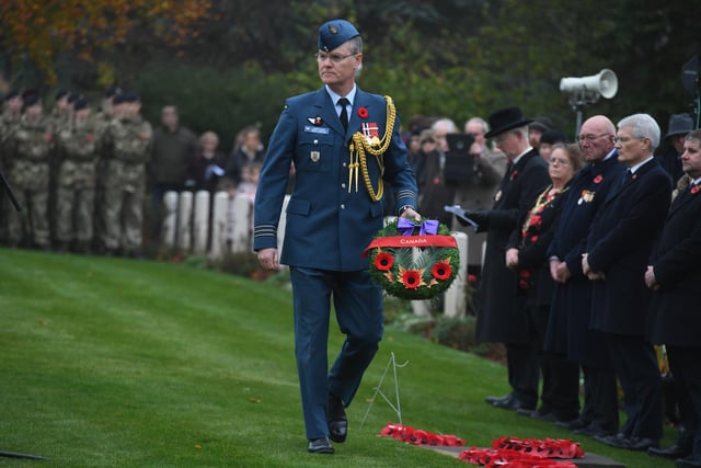 Lieutenant Colonel Theriault laying a wreath at the service on behalf of the Canadian Armed Forces