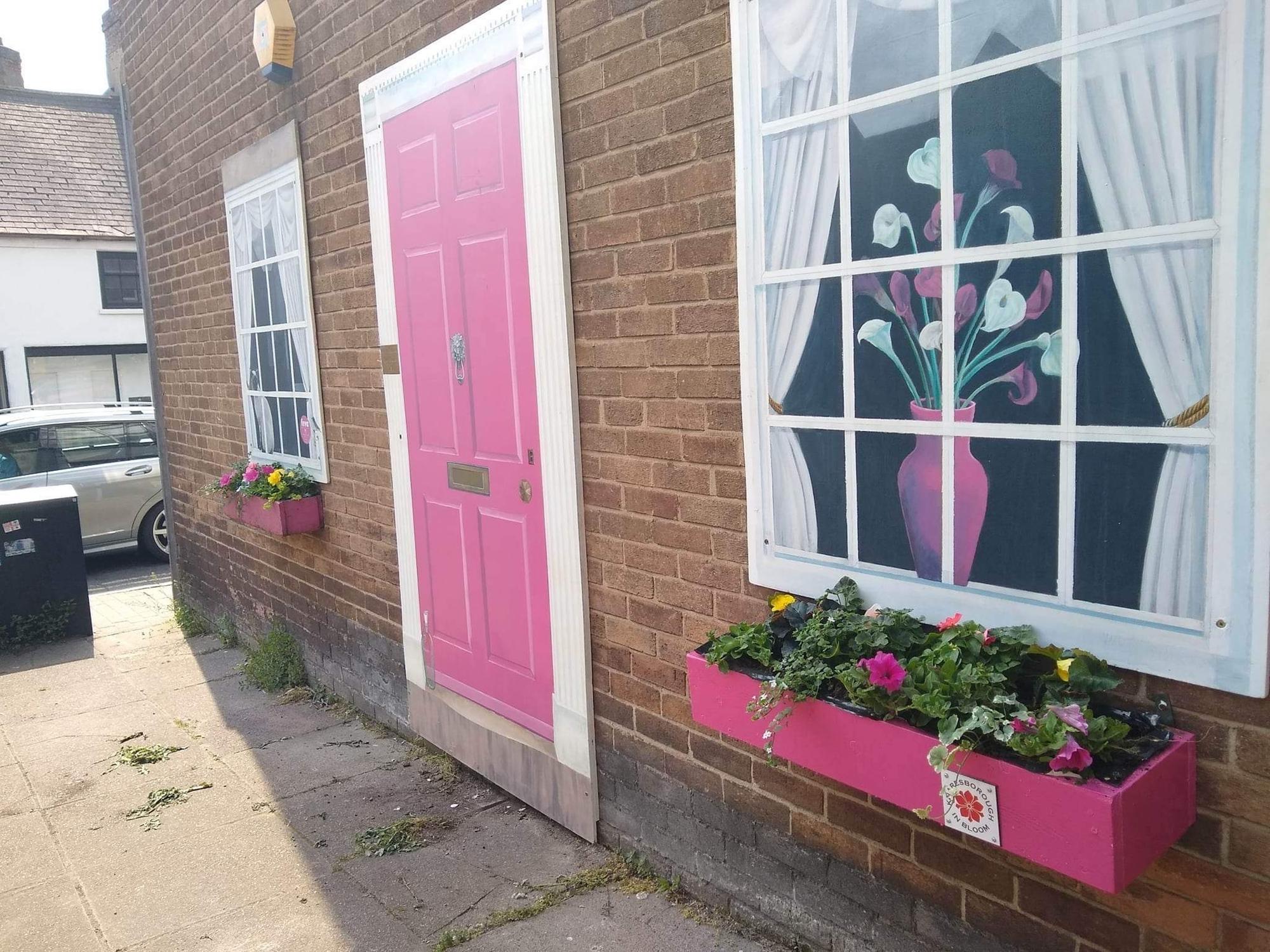 Safe and well: Knaresborough's iconic trompe l'oeils going back this week after winter restoration mission - Vimarsana News