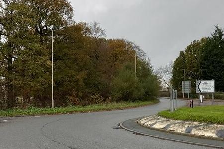 Cyclist Narrowly Avoids Collision With Careless Driver in Harrogate...