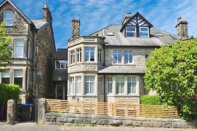 This two bedroom and one bathroom flat is for sale with William H Brown for £250,000