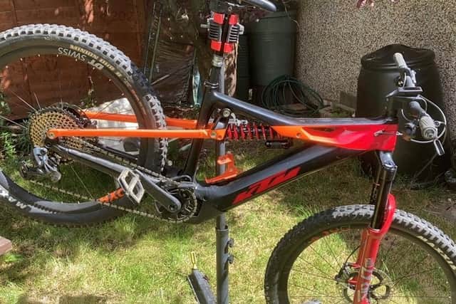 Police are appealing for witnesses and information after a bike was stolen from outside a cafe in Harrogate