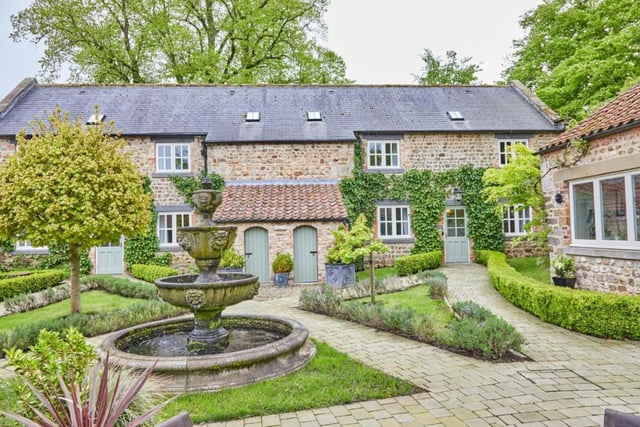 The Old Coach House is located in North Stainley near Ripon and offers a bespoke experience. This five star bed and breakfast is overlooking a lake with has stylish furnishings.