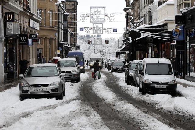 Shoppers braving the heavy snow on James Street in Harrogate back in 2010