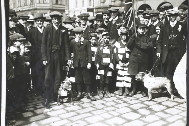 Crowds of supporters 'Helping the Unionist', in the Chesterfield by-election in 1913