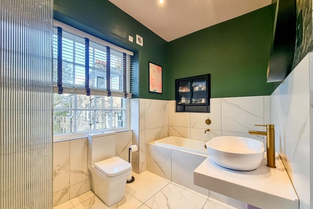 A contemporary style bathroom.