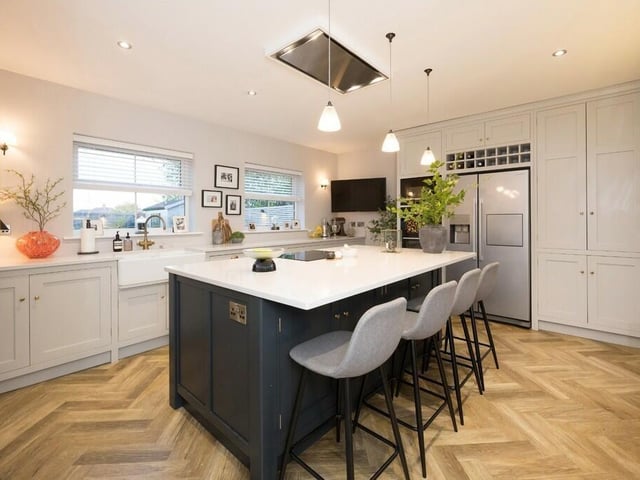 The well equipped breakfast kitchen